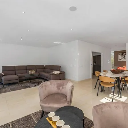 Vila 4bd In Marina With Pool Albufeira